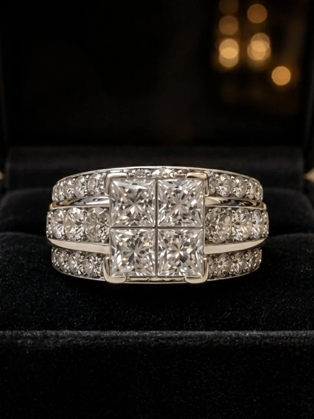 Stunning wedding ring white gold with natural diamonds